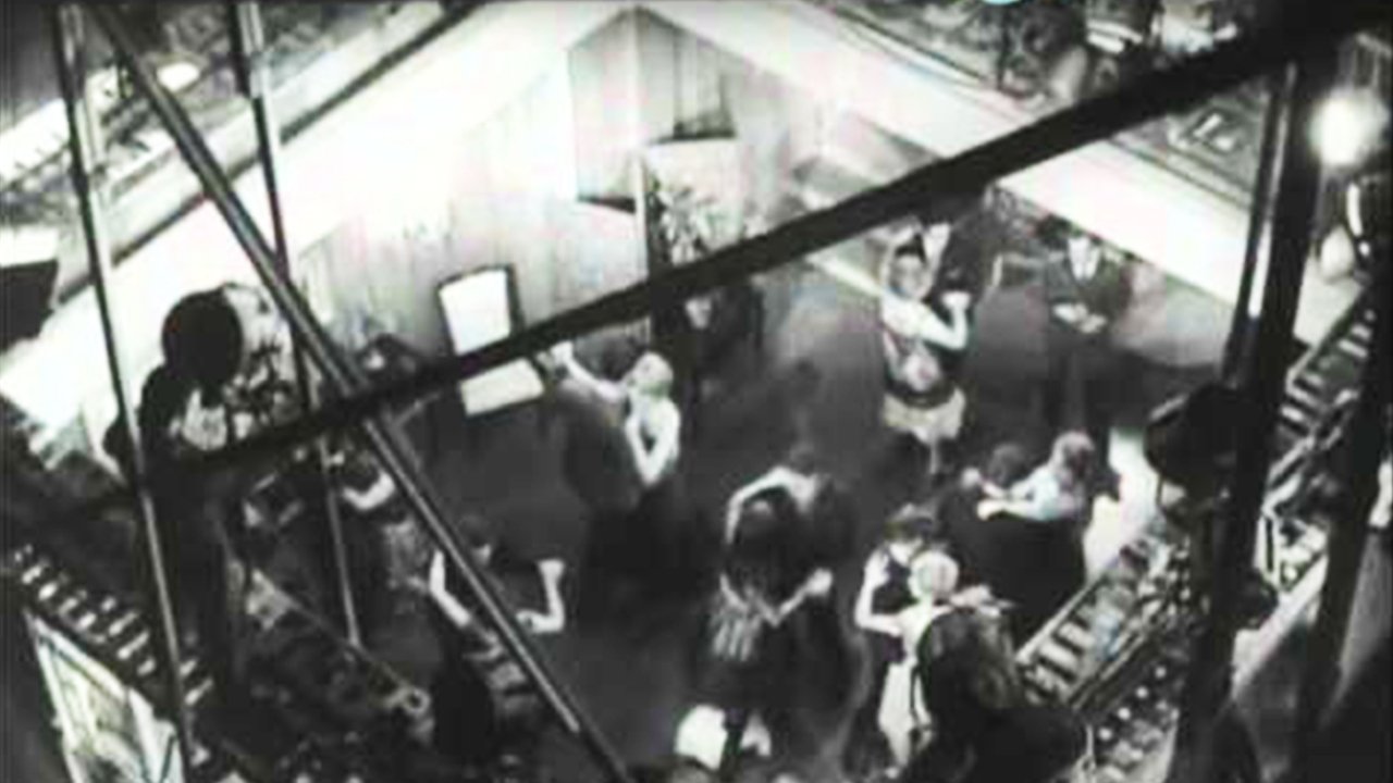 Backdrop for Sombras en el cielo