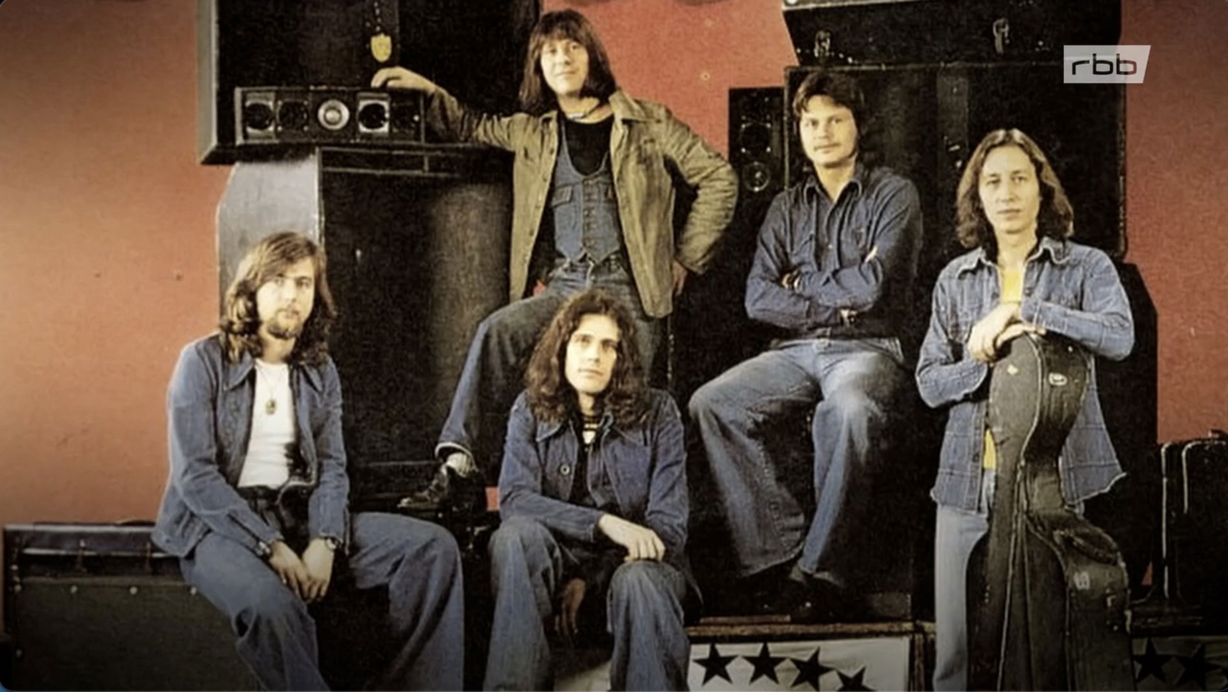 Backdrop for Über sieben Brücken musst du gehen