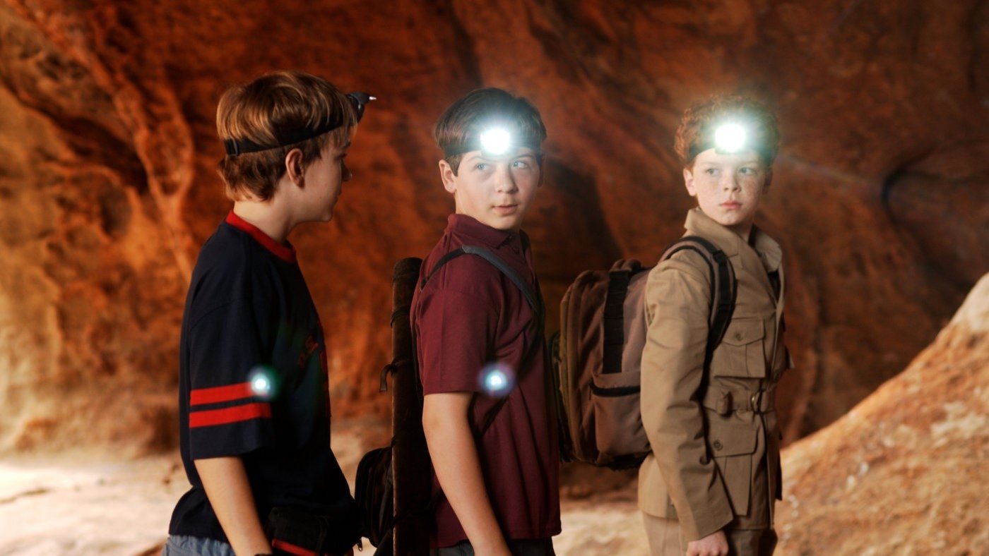 Backdrop for The Three Investigators in The Secret of Skeleton Island