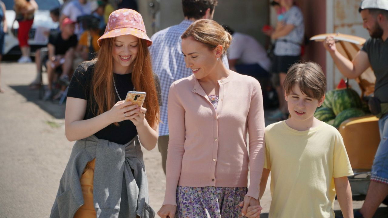 Backdrop for Family Budget