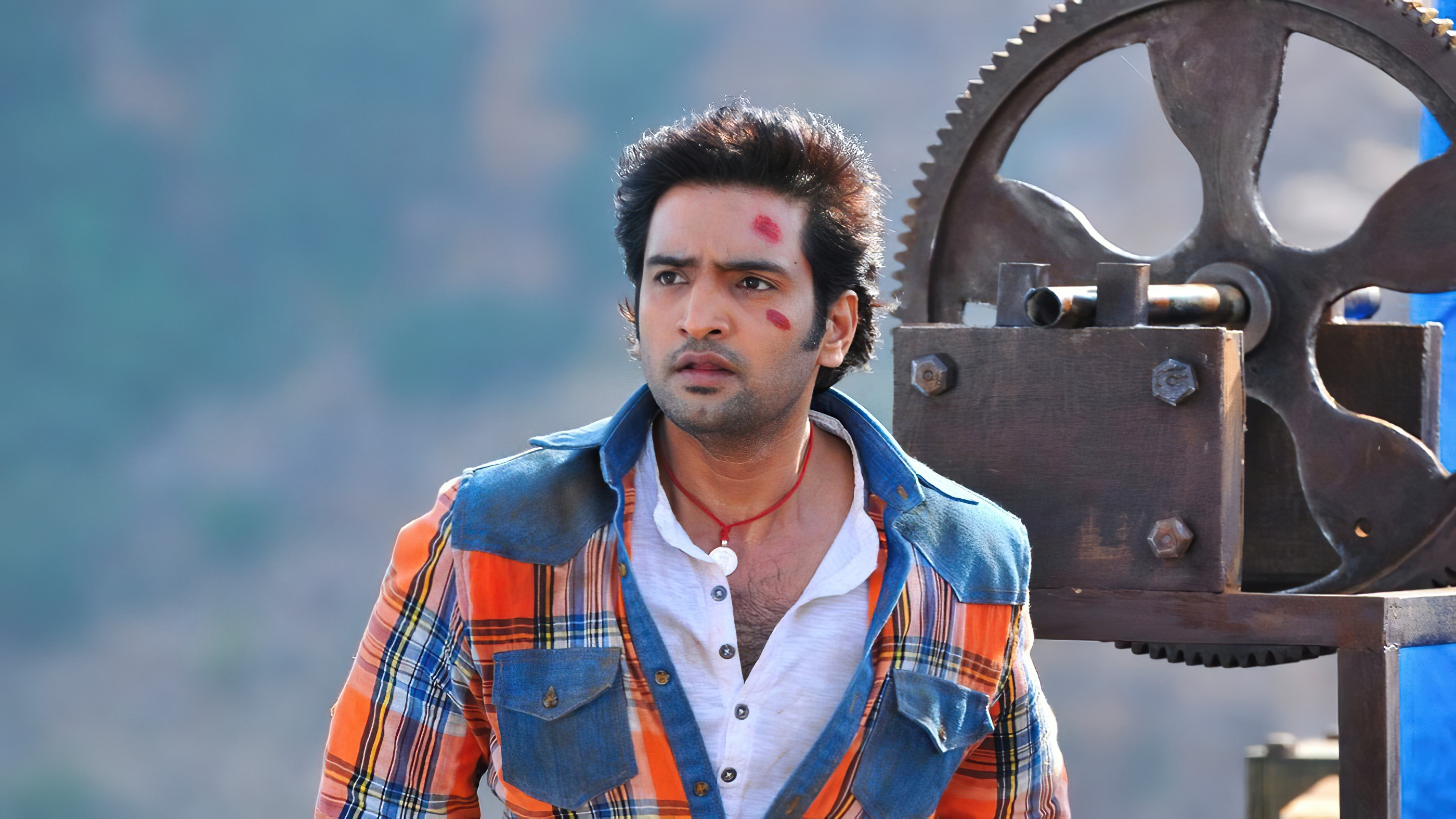 Backdrop for Vallavanukku Pullum Aayudham