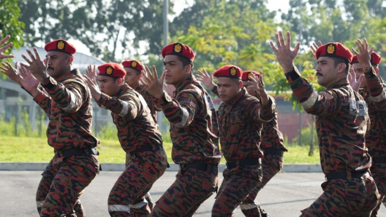 Backdrop for Legasi: Bomba the Movie