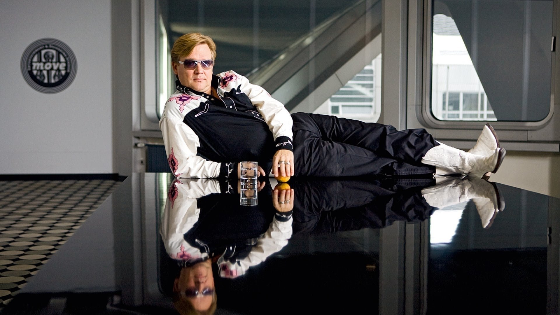 Backdrop for Men in the City 2