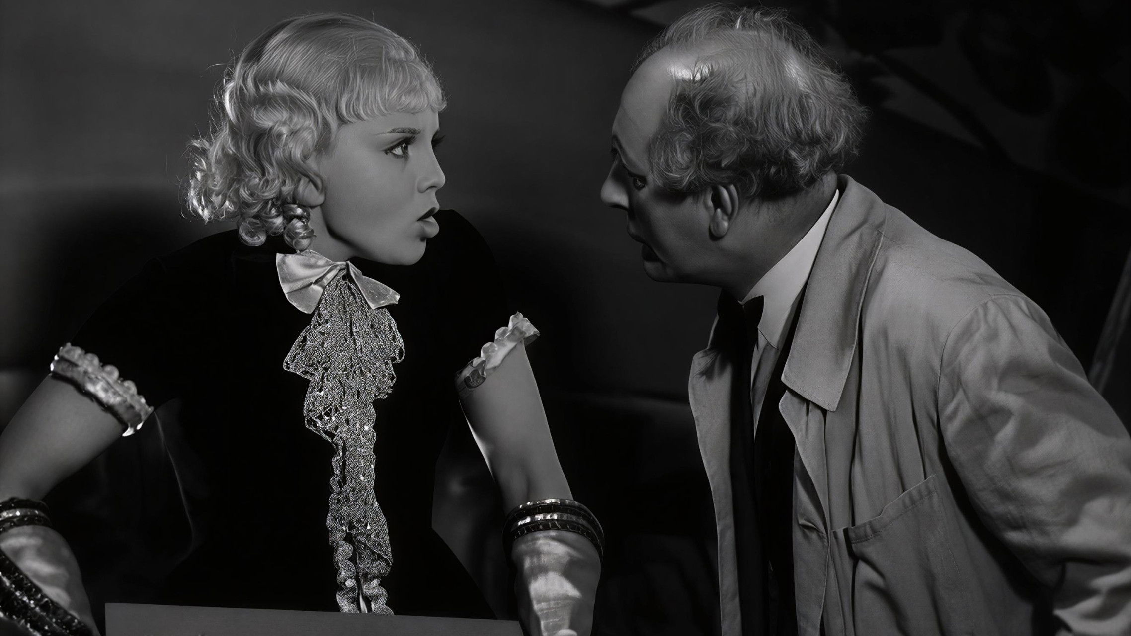 Backdrop for Knockout – Ein junges Mädchen, ein junger Mann