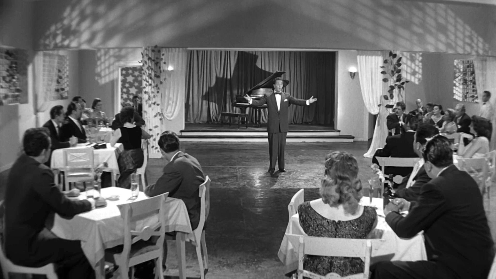 Backdrop for Locos por la televisión