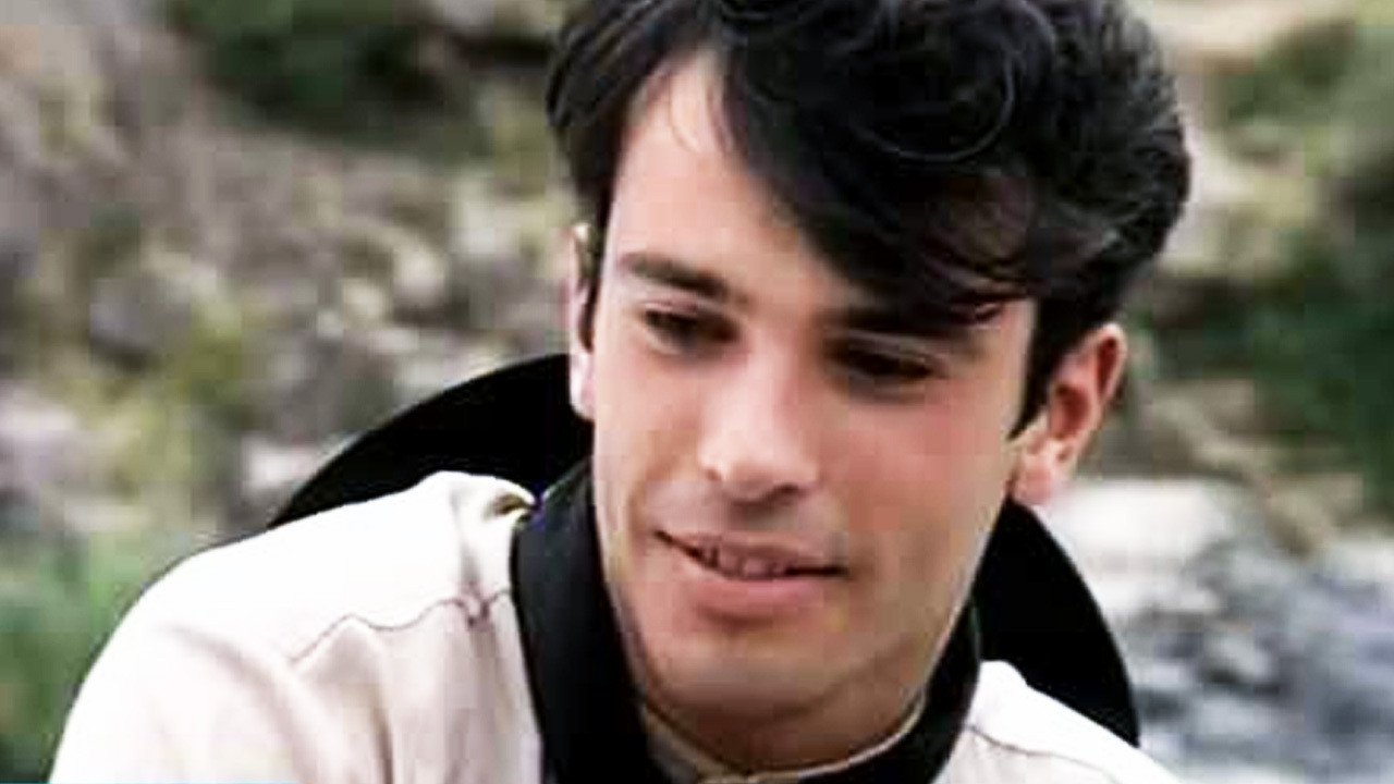 Backdrop for Flores amarillas en la ventana