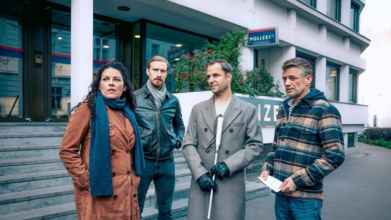 Backdrop for Blind ermittelt – Geister der Vergangenheit