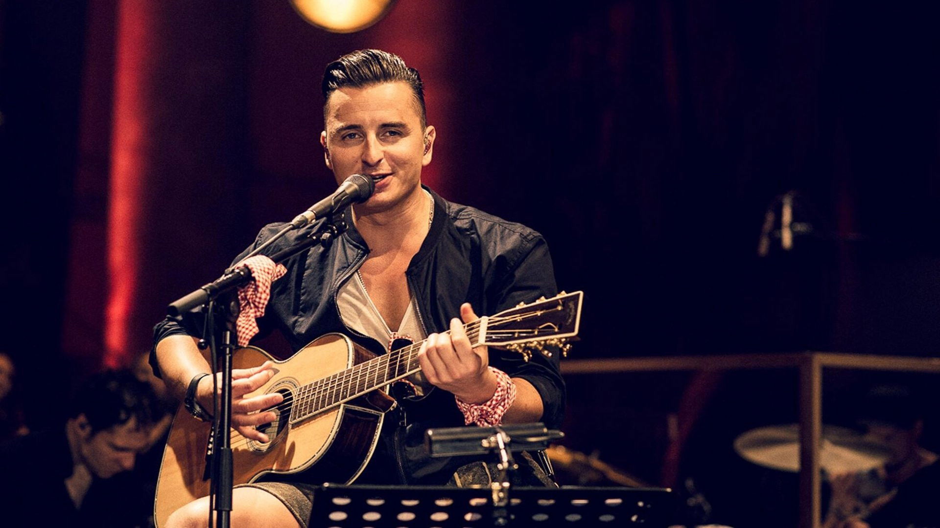 Backdrop for Andreas Gabalier: MTV Unplugged