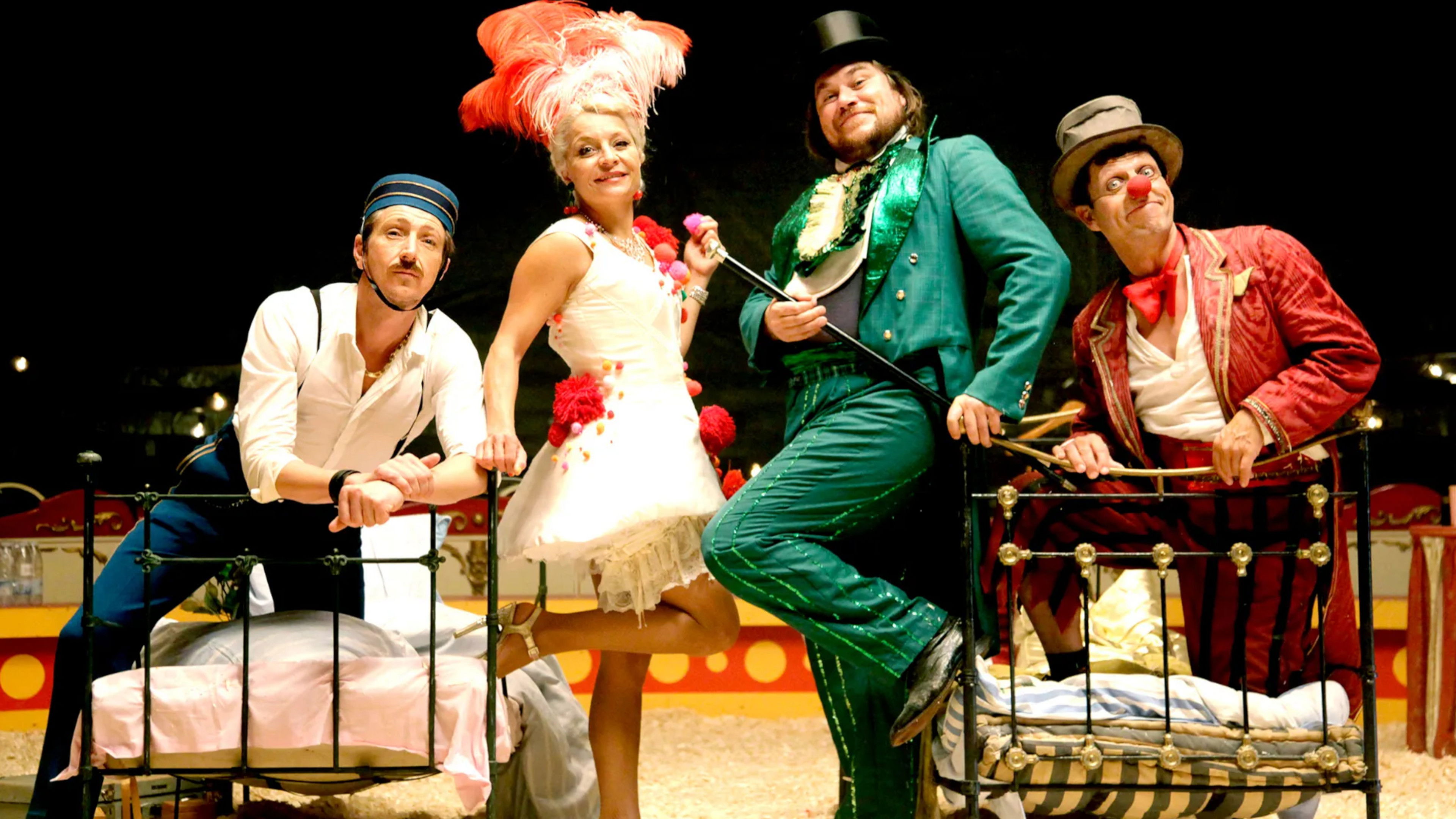 Backdrop for Cirkusliv i savsmuld