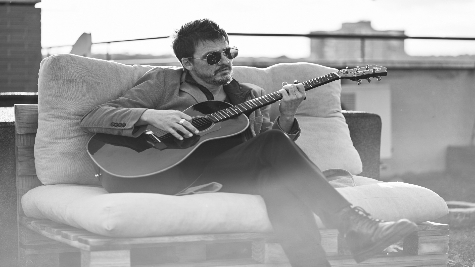 Backdrop for Jorge, a journey by Coque Malla