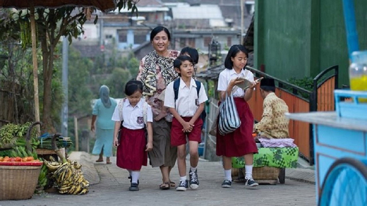 Backdrop for 9 Summers 10 Autumns