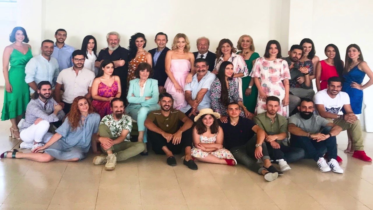 Backdrop for Εσύ... Στον Κόσμο σου