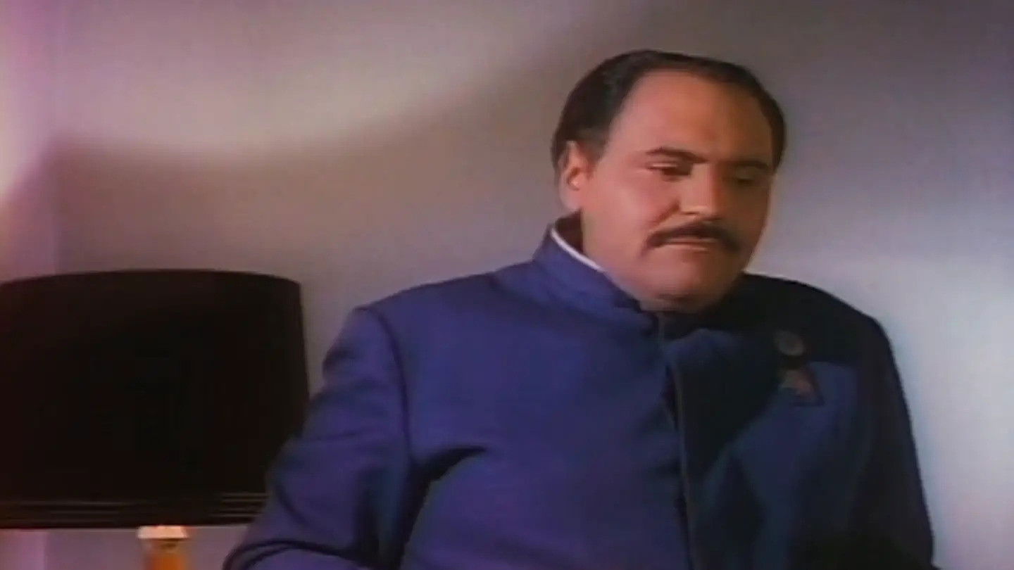 Backdrop for El metiche