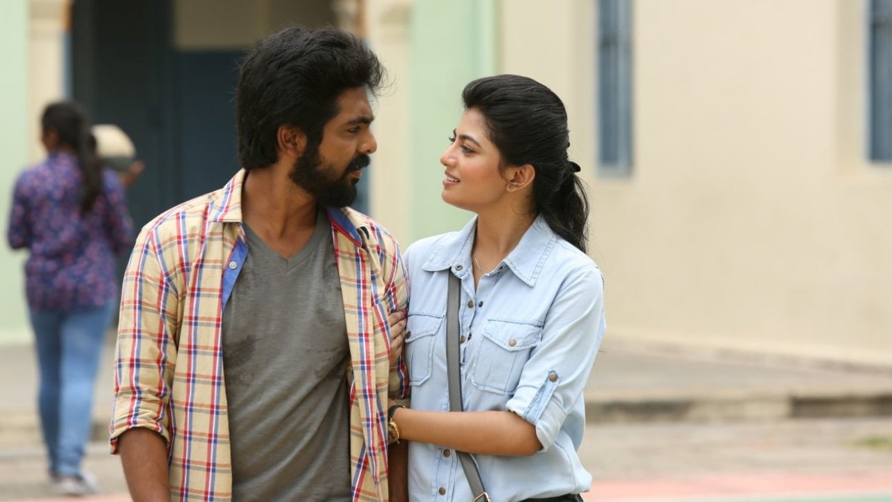 Backdrop for Kadavul Irukaan Kumaru