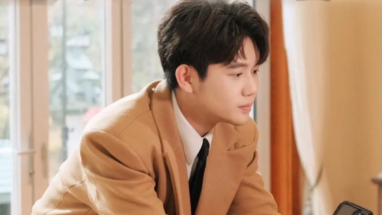 Backdrop for 墨染梨花白