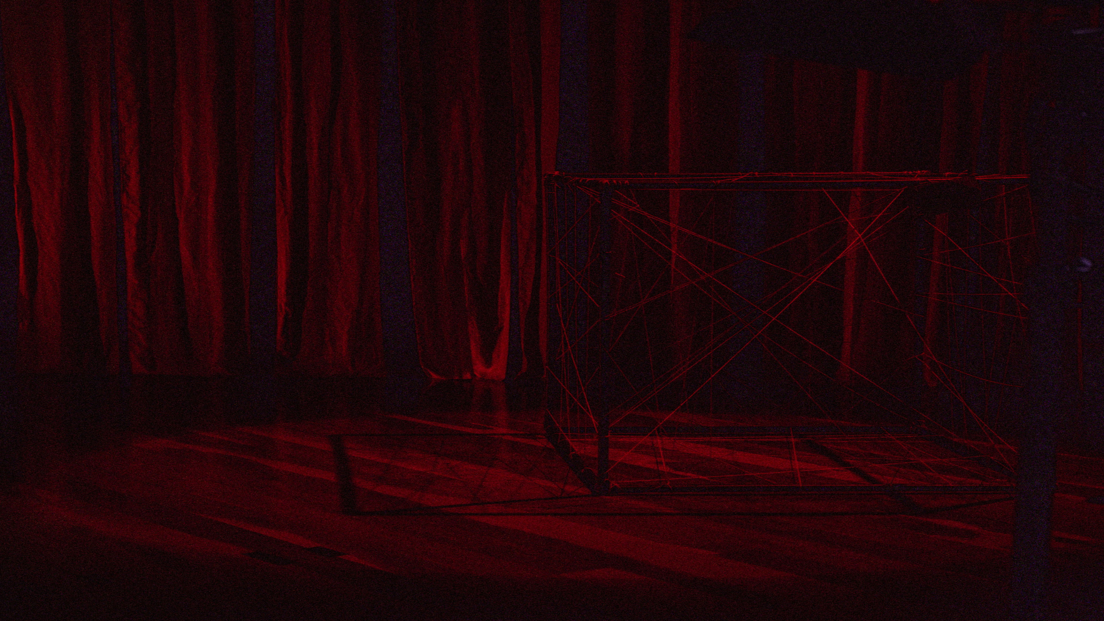 Backdrop for Sangue de Lobo, Pele de Cordeiro