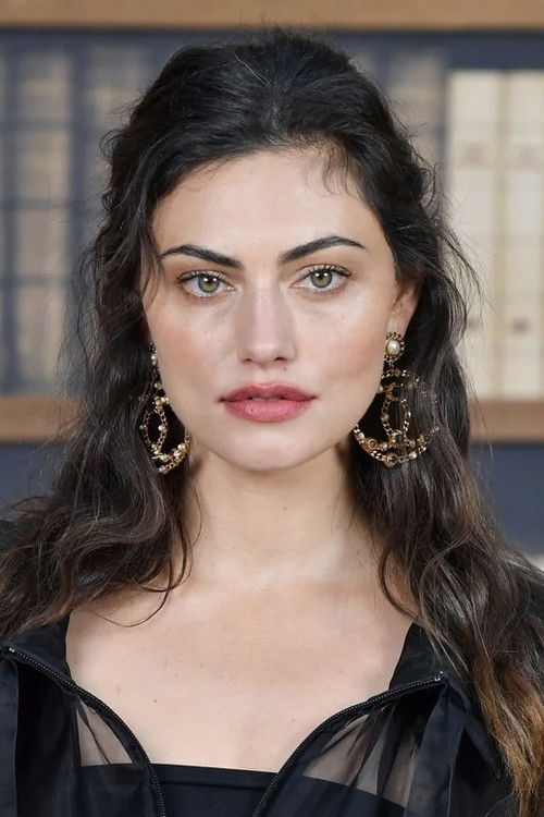 Photo of Phoebe Tonkin