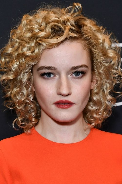 Photo of Julia Garner
