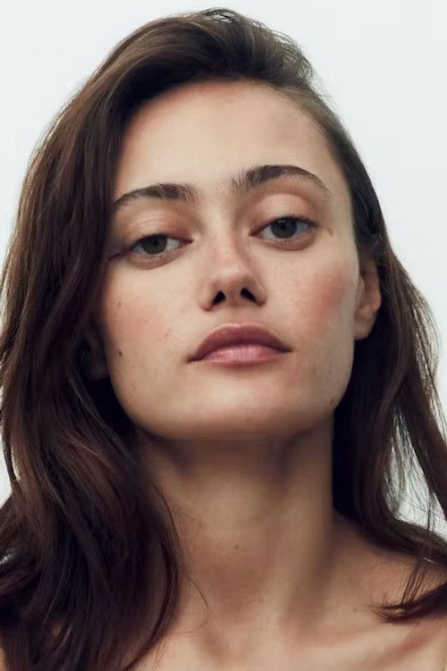 Photo of Ella Purnell