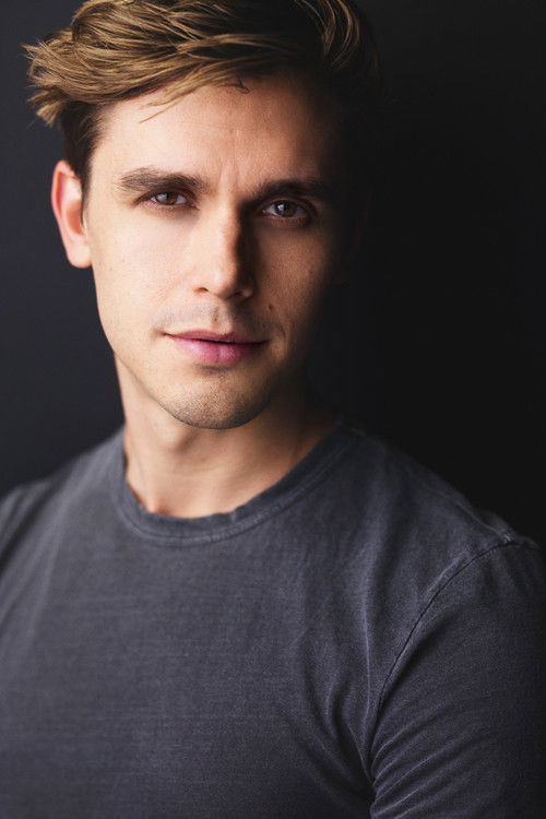 Photo of Antoni Porowski