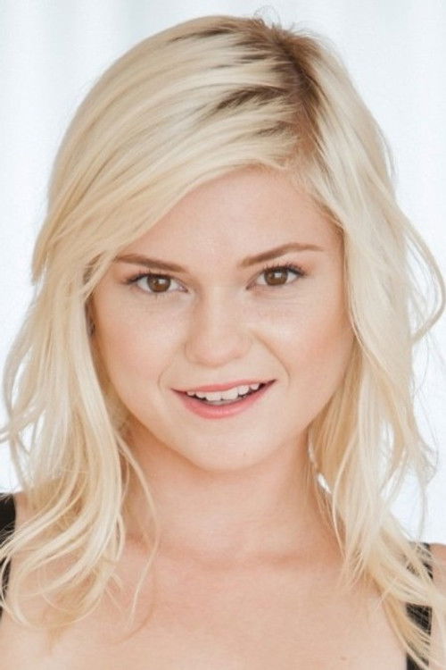 Photo of Chloe Foster