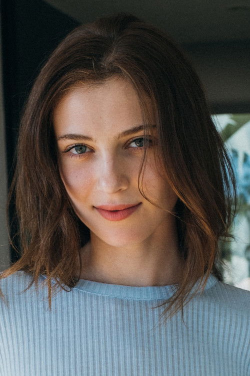 Photo of Zoe Levin