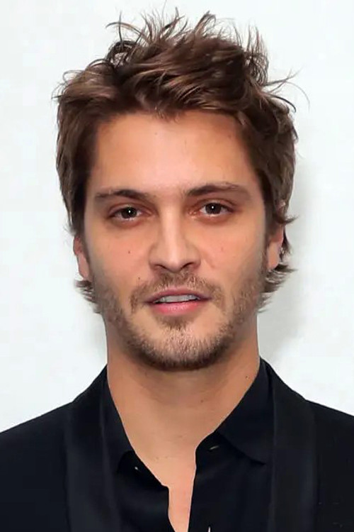 Photo of Luke Grimes