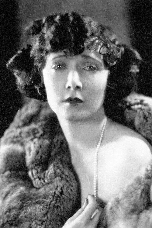 Photo of Mae Busch