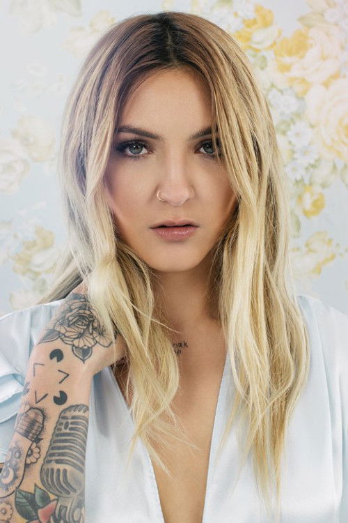 Photo of Julia Michaels