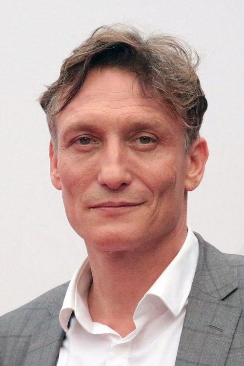 Photo of Oliver Masucci