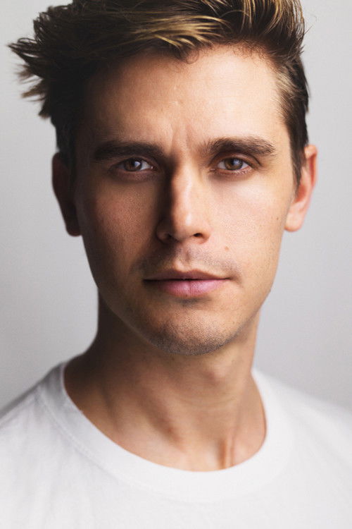 Photo of Antoni Porowski