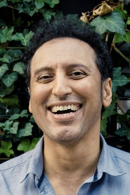 Photo of Aasif Mandvi