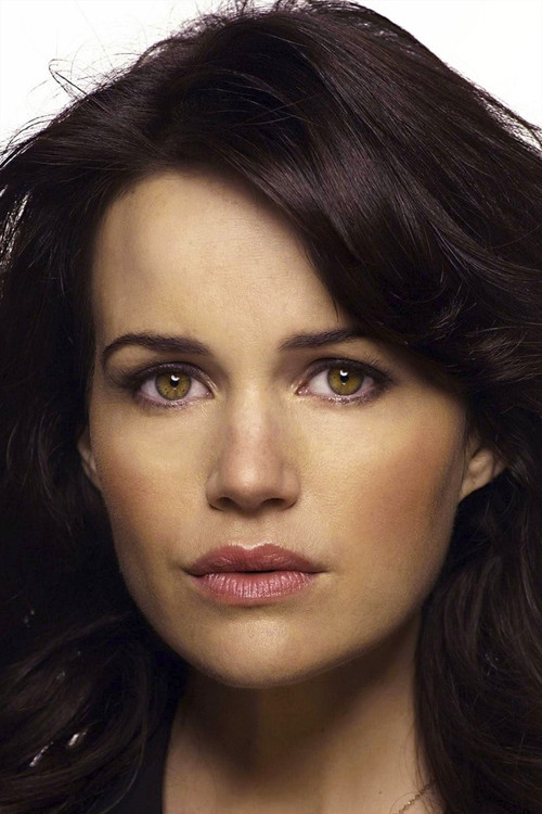 Photo of Carla Gugino