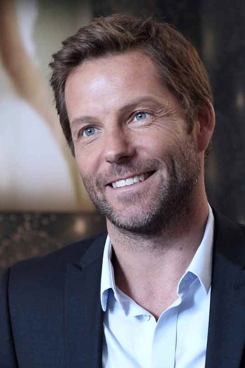 Photo of Jamie Bamber
