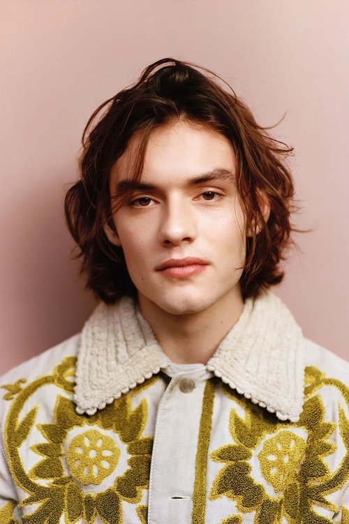 Photo of Louis Partridge