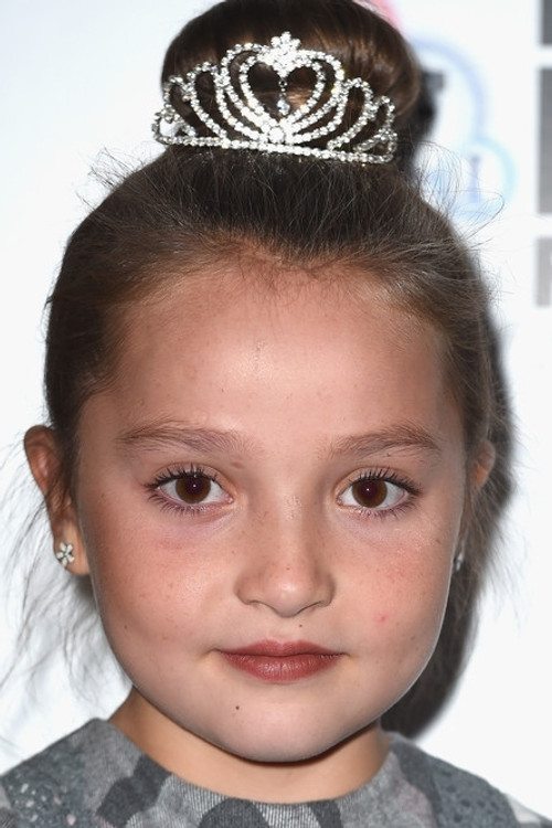 Photo of Anya McKenna-Bruce