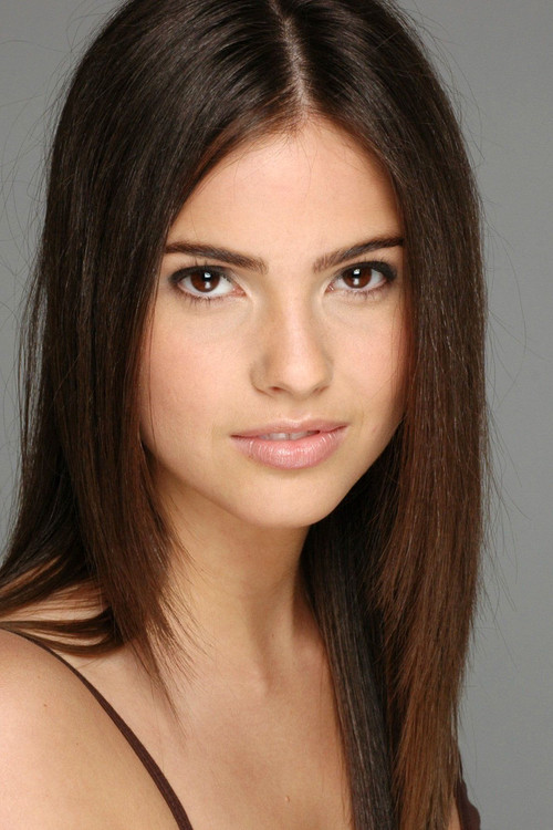 Photo of Shelley Hennig
