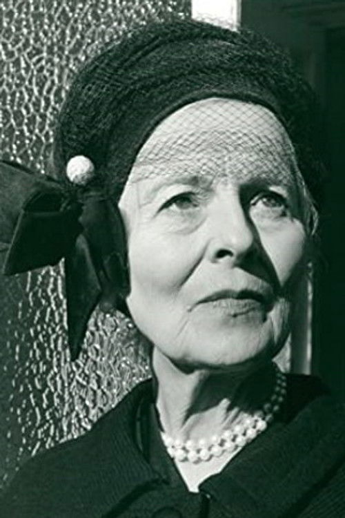 Photo of Nora Swinburne