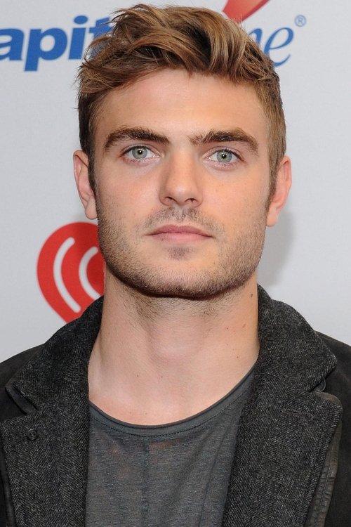 Photo of Alex Roe
