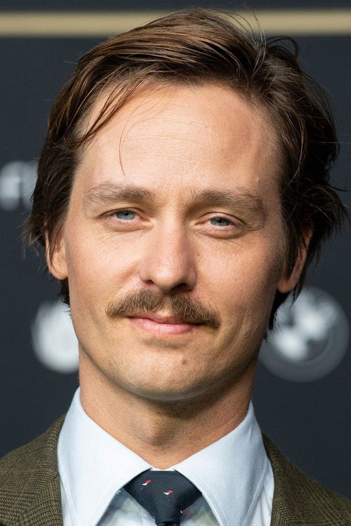 Photo of Tom Schilling