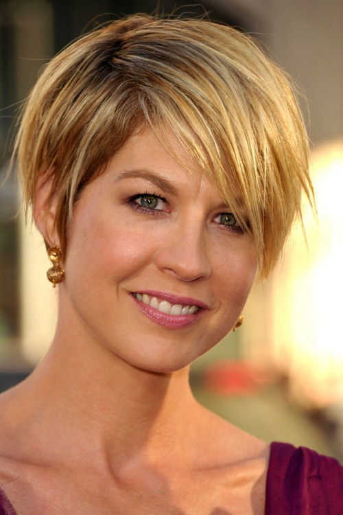 Photo of Jenna Elfman