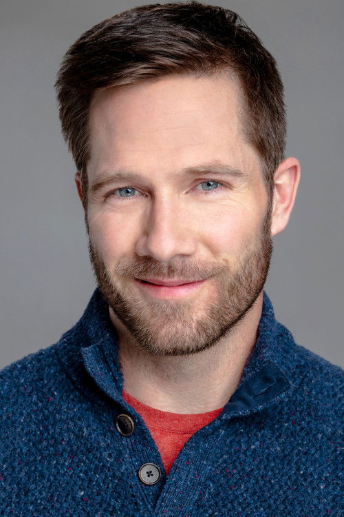Photo of Luke Macfarlane