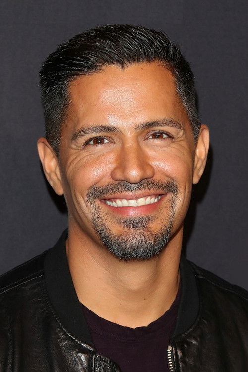 Photo of Jay Hernandez
