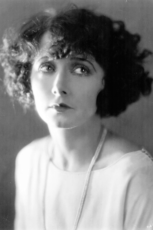 Photo of Mae Busch
