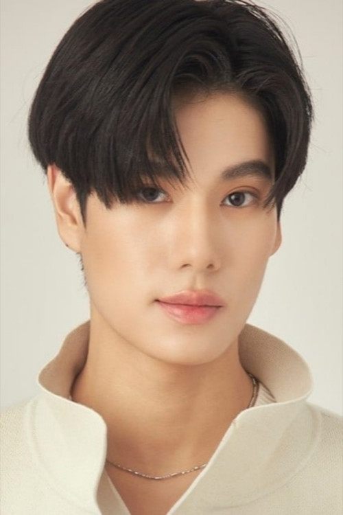 Photo of Phuwin Tangsakyuen